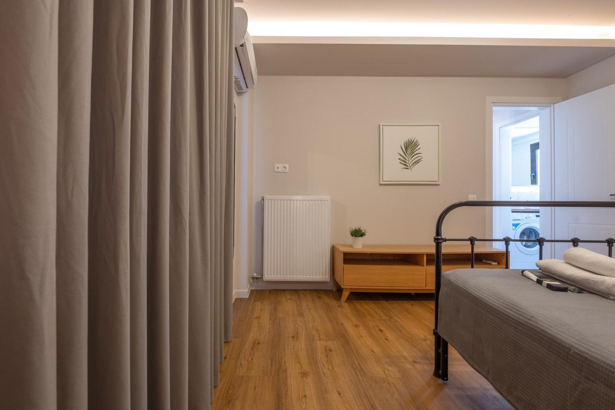 Live Life Plaka Apartment Афины Экстерьер фото