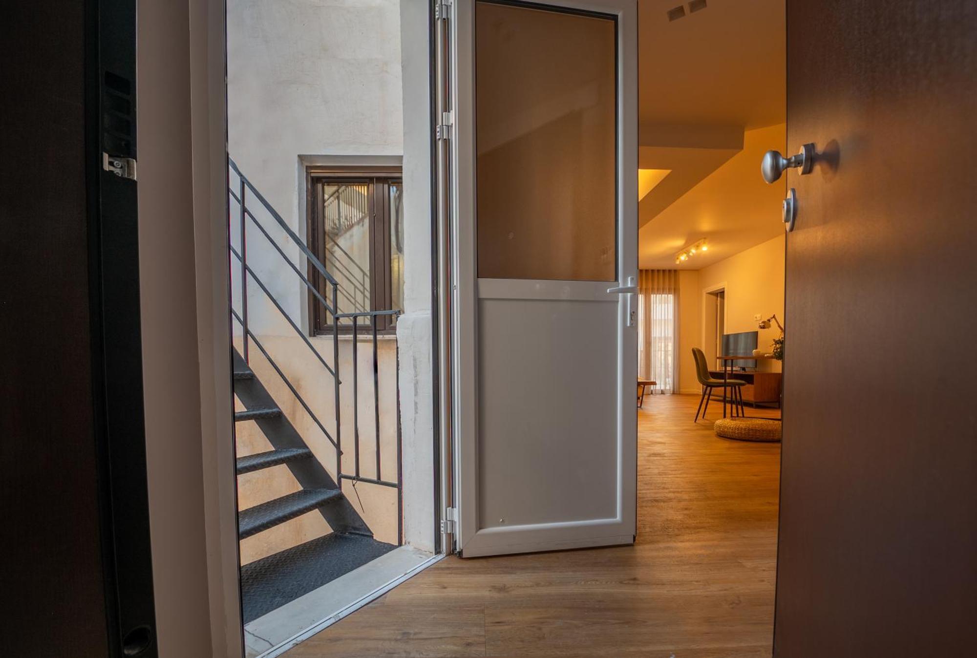 Live Life Plaka Apartment Афины Экстерьер фото